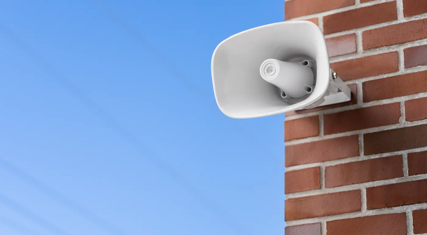 Cloud-managed horn speaker for announcements across government yards and lots
