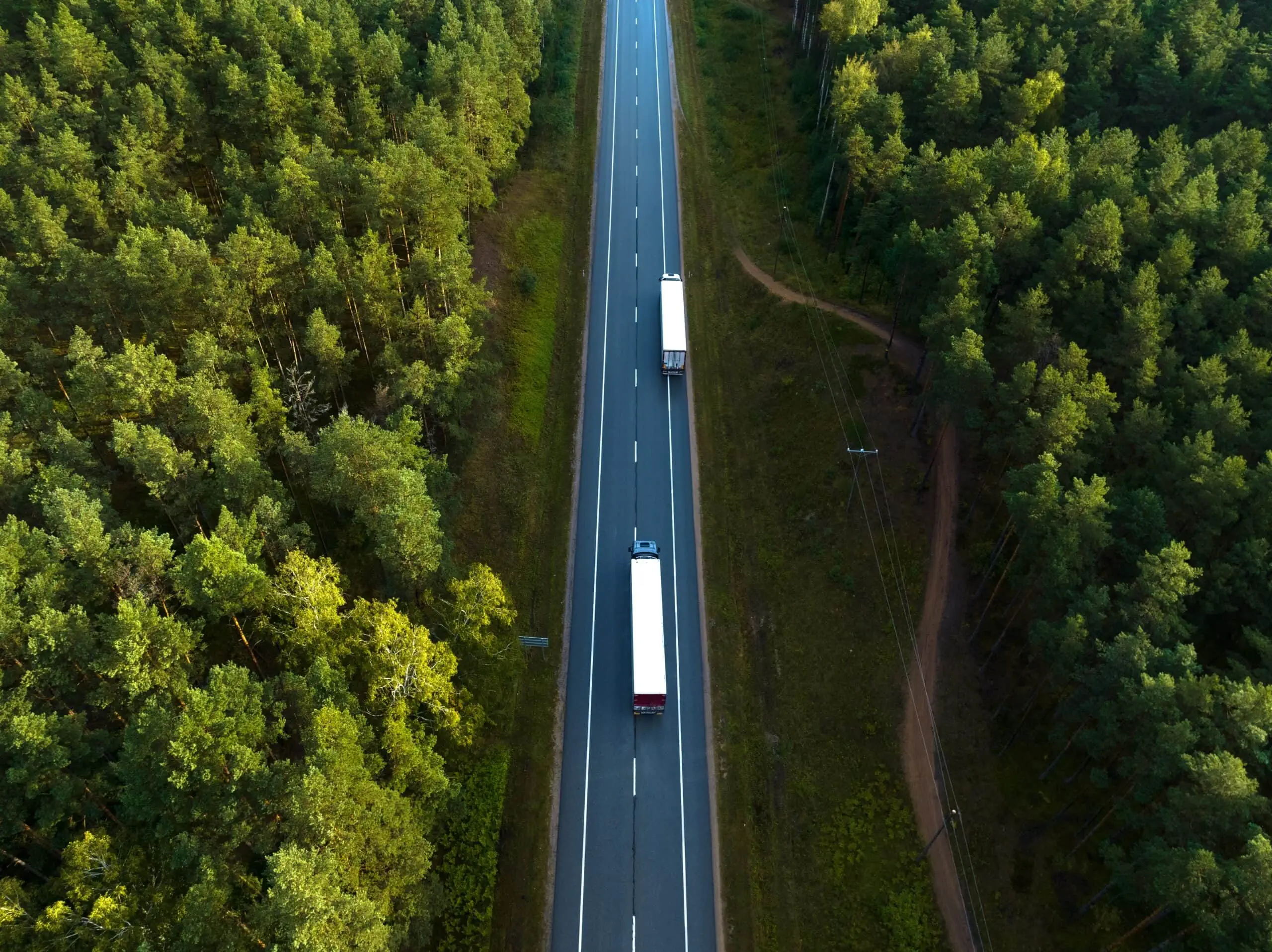 https://monarchconnected.com/wp-content/uploads/2023/06/Semi-trucks-on-highway-and-secure-with-trucker-dash-camera-scaled.webp