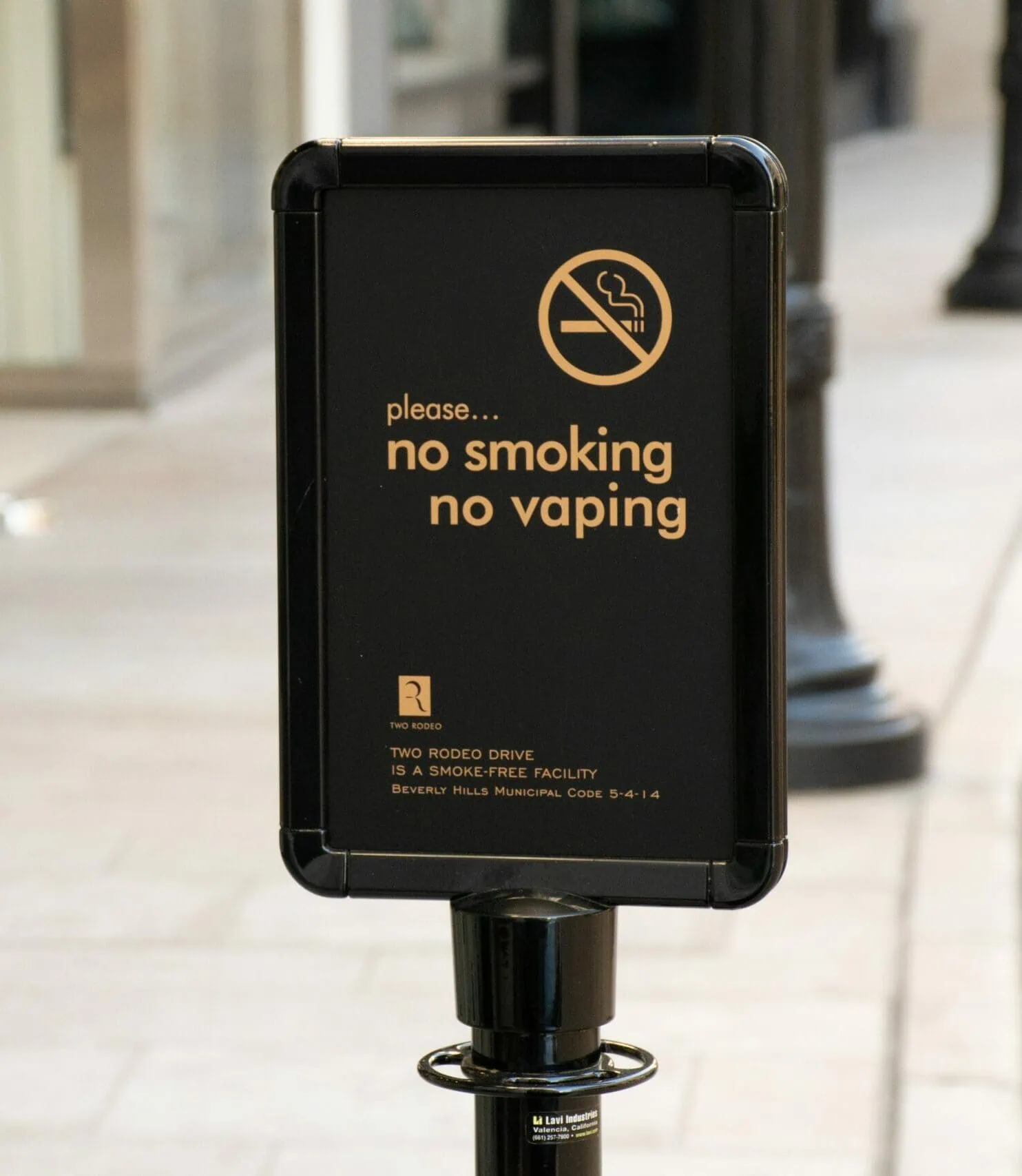 No vaping sign on business