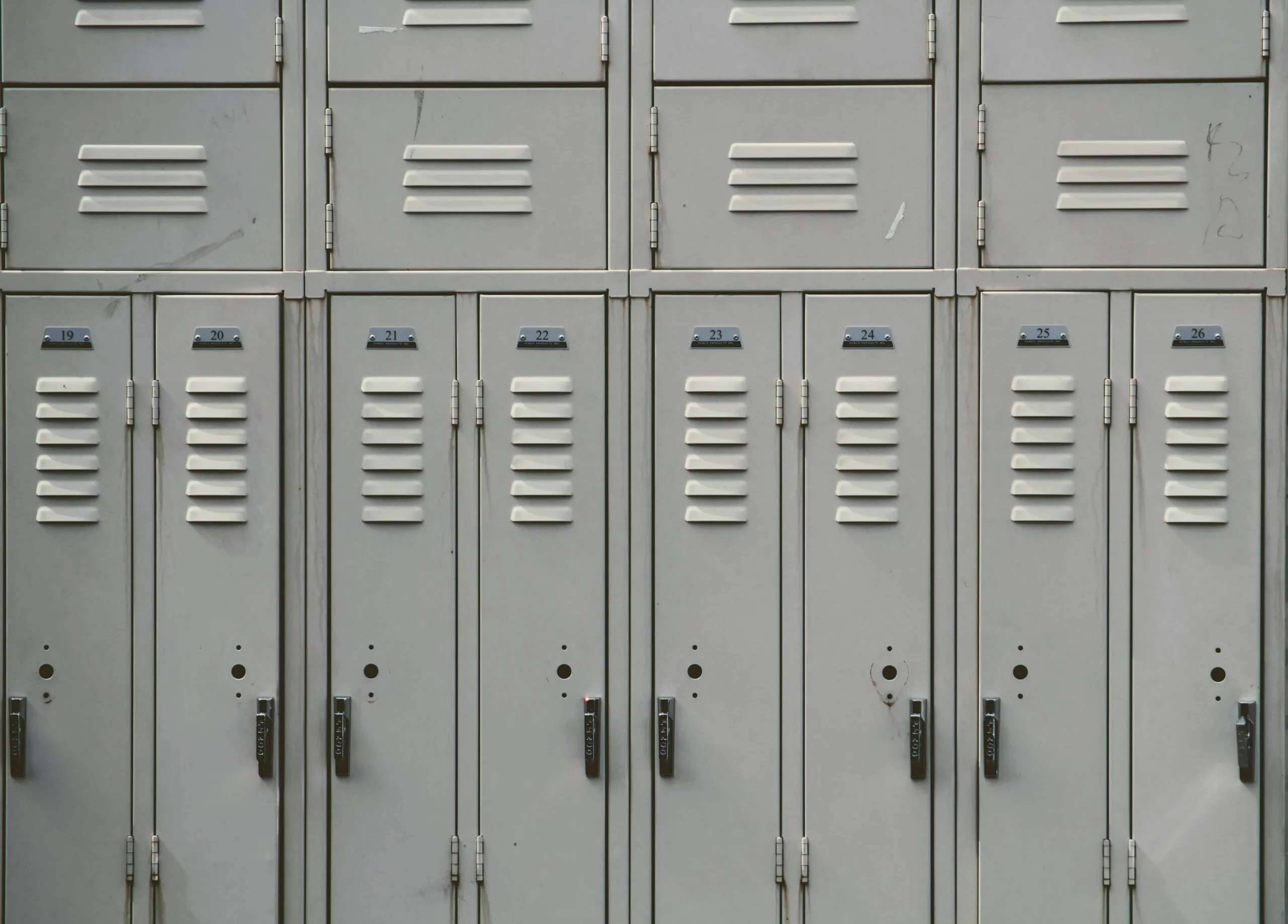 Lockers of a school protected by environmental monitoring sensors